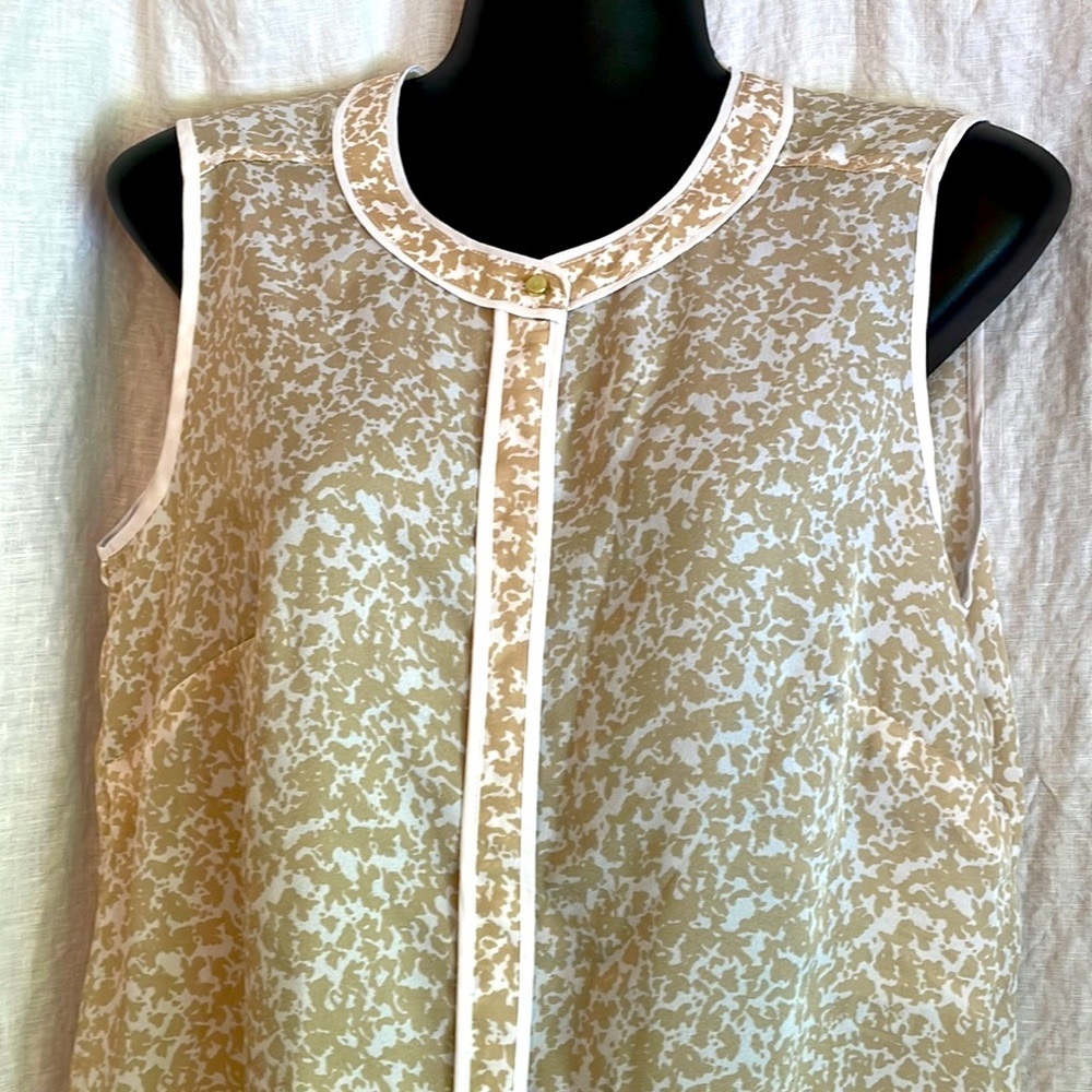 NWT Small Liz Claiborne Sleeveless Blouse Tan